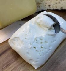 TAM YAĞLI SÜRÜLEBİLİR İNEK KLASİK BEYAZ PEYNİR 500 GR